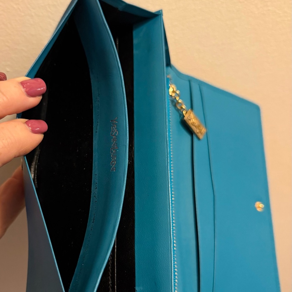 🔥SOLD🔥STUNNING 🤩 Yves Saint Laurent Embossed Leather Wallet ✨ - Picture 5 of 16